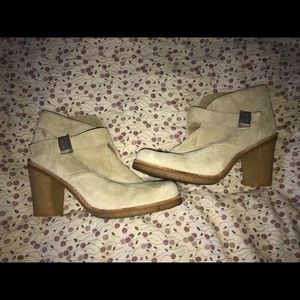 UGG Brienne Sand Suede Women Ankle Boots Size 9.5